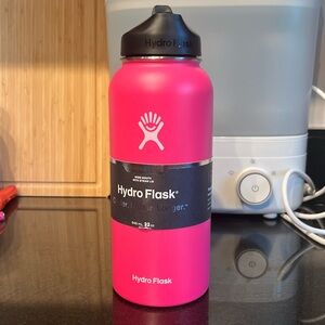 NEW Hot Pink 32 oz. Hydro Flask